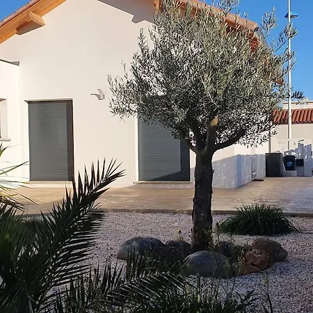 Maison Bord De Refaite A Neuf *